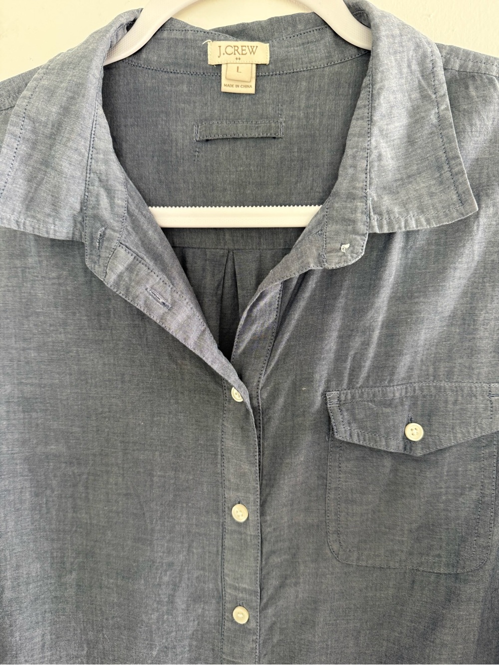 J.Crew Women’s L Blue Chambray Popover Shirt Roll Tab Sleeve - Picture 3 of 6